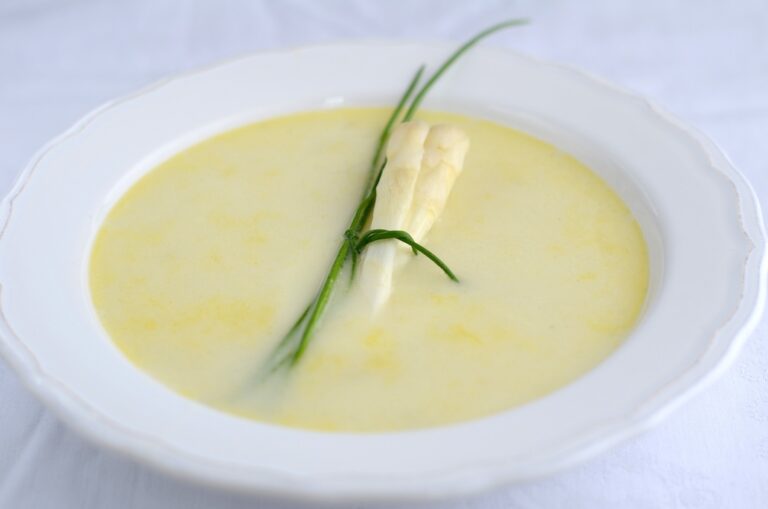 Klassische Spargelsuppe