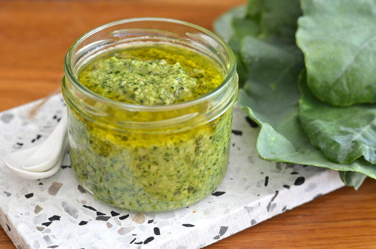 Pesto aus Kohlrabiblättern