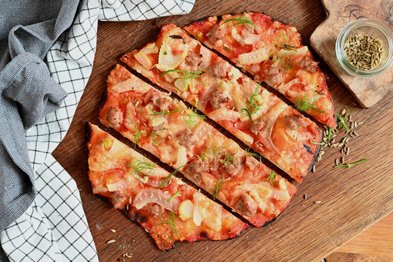 Pizza mit Salsiccia und Fenchel