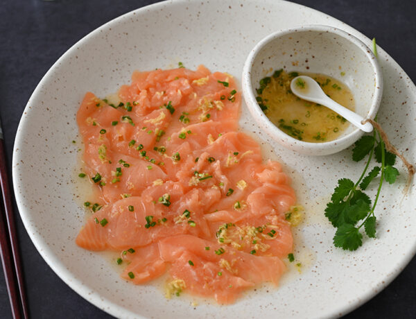 Lachs-Carpaccio mit asiatischem Dressing