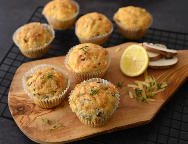 Herzhafte Muffins mit Pilzen und Kräutern