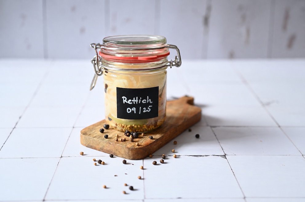 Rettich einlegen: Einfaches Rezept mit würzigem Essigsud